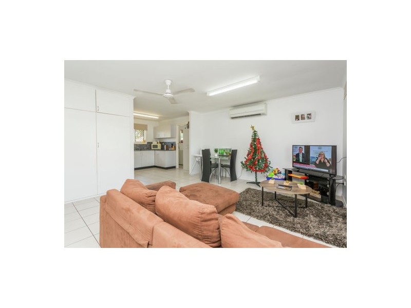 1 & 2/11 Finch Street, Slade Point QLD 4740