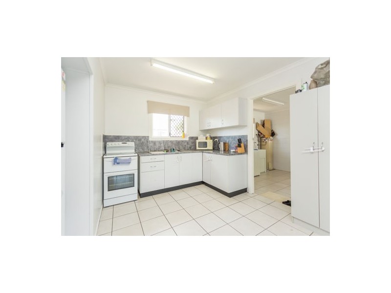 1 & 2/11 Finch Street, Slade Point QLD 4740