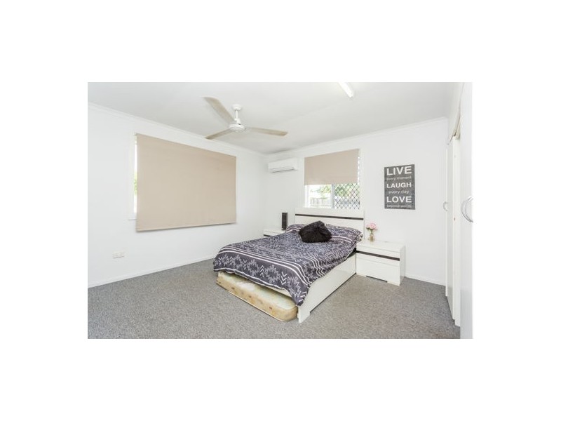 1 & 2/11 Finch Street, Slade Point QLD 4740