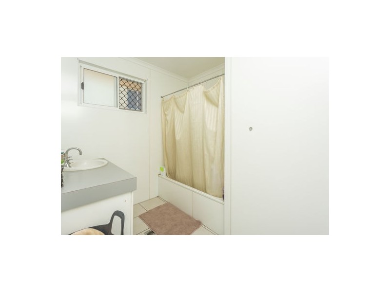 1 & 2/11 Finch Street, Slade Point QLD 4740