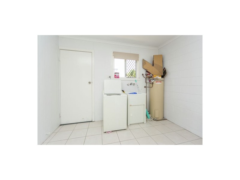 1 & 2/11 Finch Street, Slade Point QLD 4740
