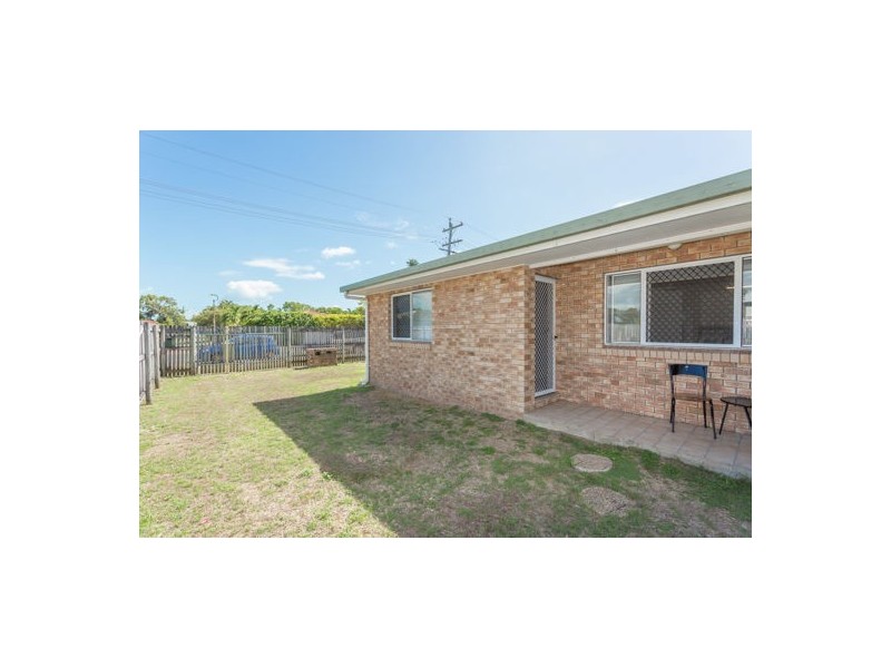 1 & 2/11 Finch Street, Slade Point QLD 4740
