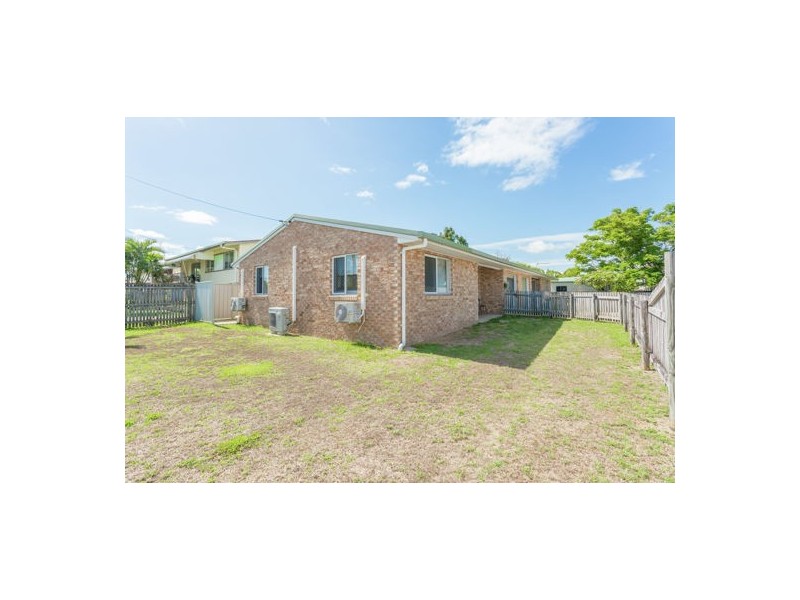 1 & 2/11 Finch Street, Slade Point QLD 4740