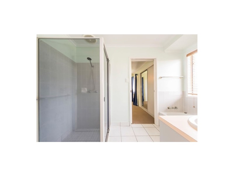 6 Cambridge Avenue, Andergrove QLD 4740