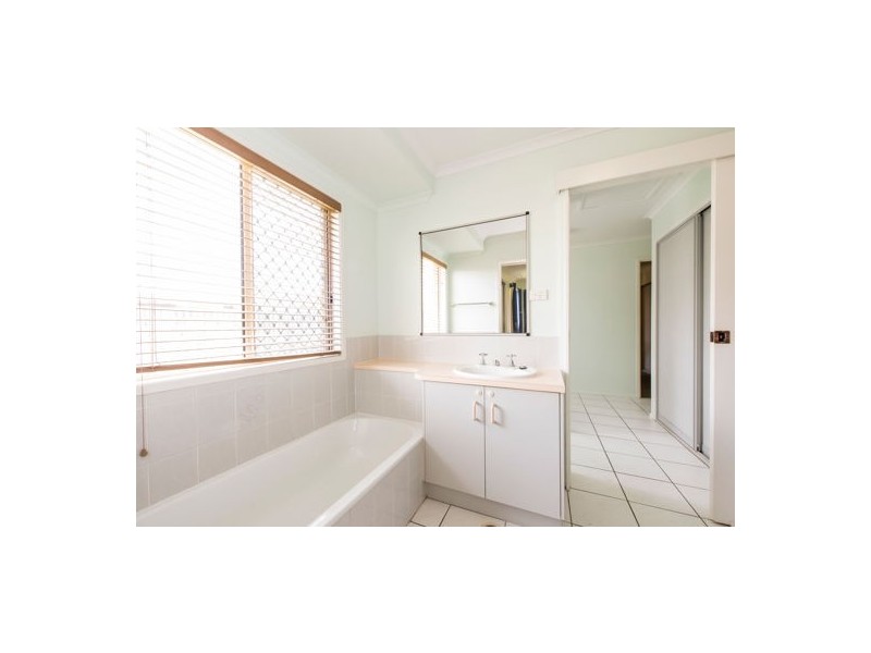 6 Cambridge Avenue, Andergrove QLD 4740