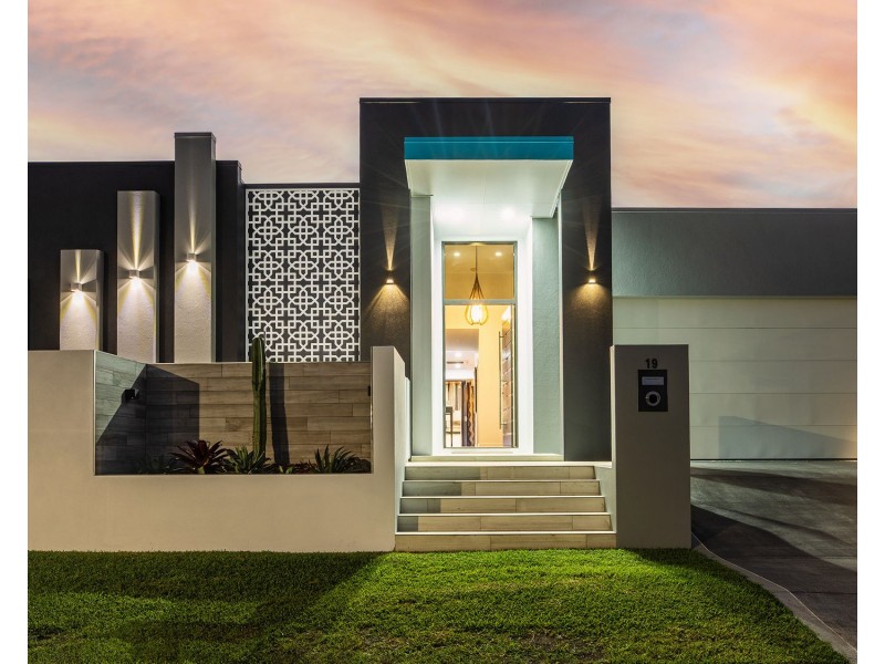 19 Joseph Court, Glenella QLD 4740
