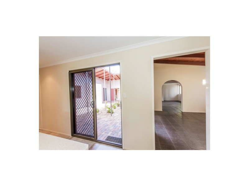 10 Kinnon Street, Glenella QLD 4740