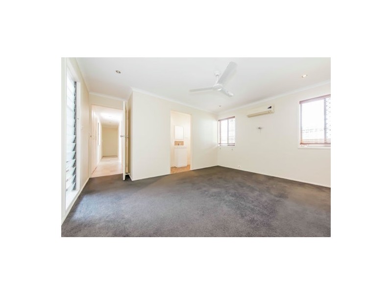 10 Kinnon Street, Glenella QLD 4740