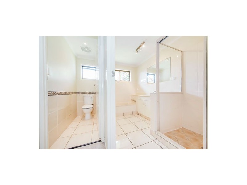 10 Kinnon Street, Glenella QLD 4740