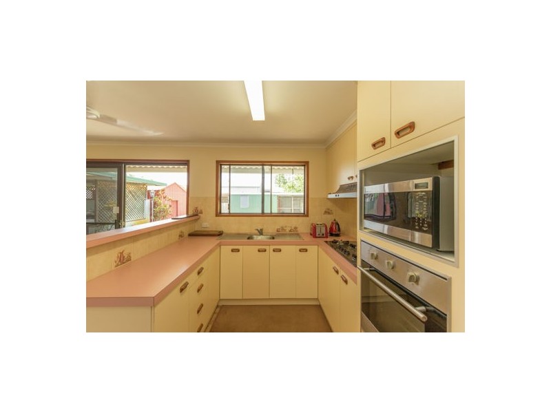 11 Magpie Street, Slade Point QLD 4740