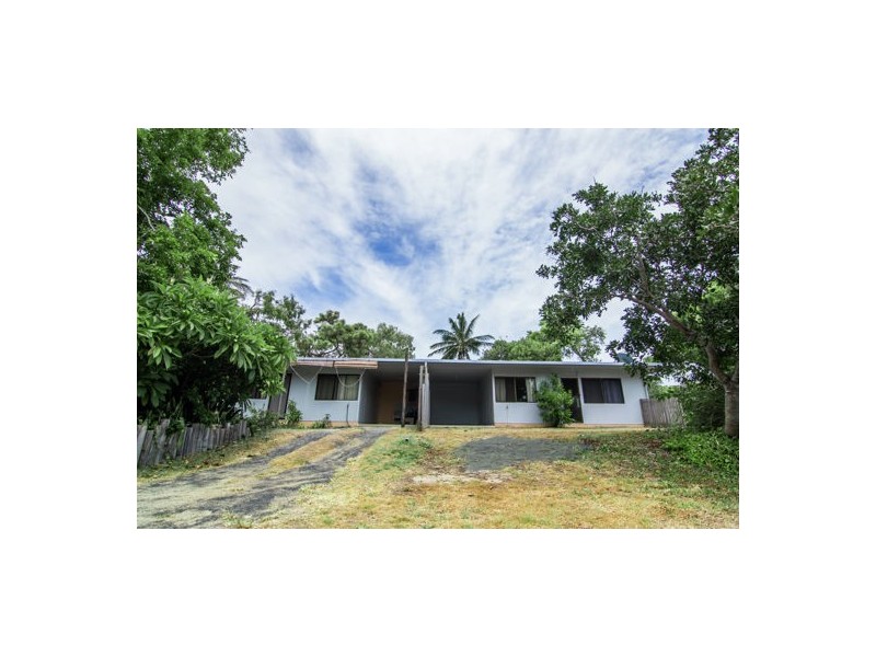 9 Plover Street, Slade Point QLD 4740
