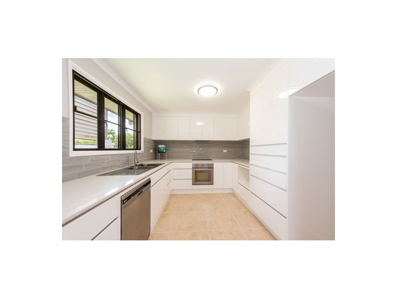 4 Cassia Place, Glenella QLD 4740