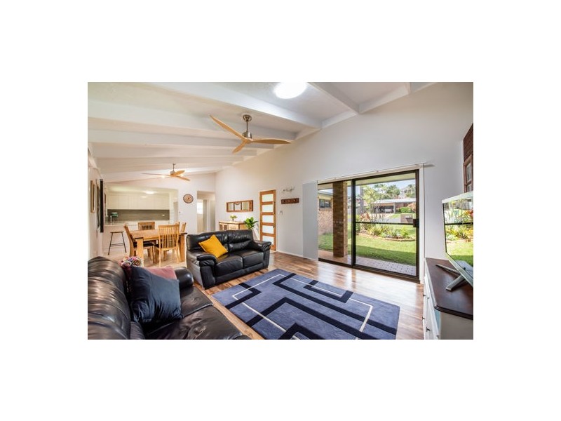 4 Cassia Place, Glenella QLD 4740