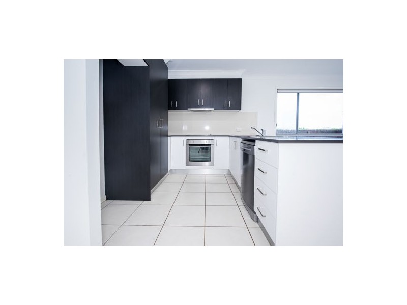 1/76 Cinnamon Drive, Glenella QLD 4740