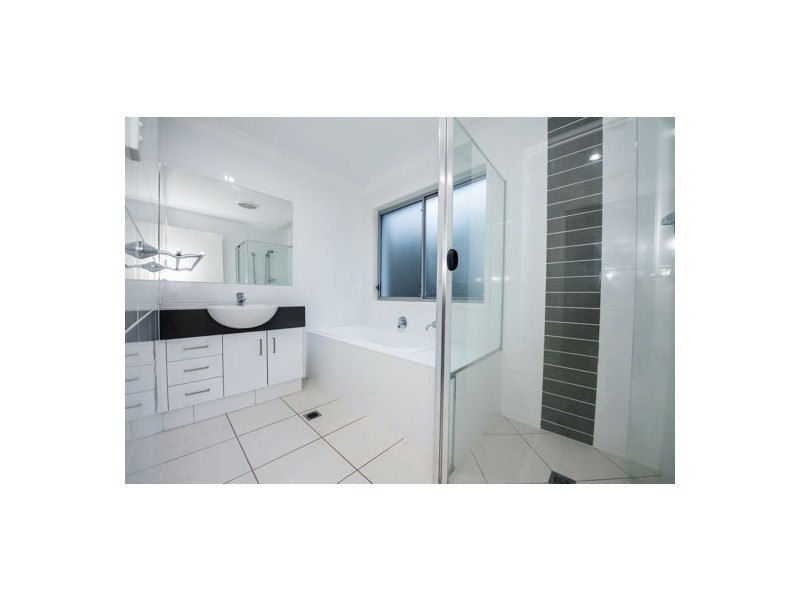 1/76 Cinnamon Drive, Glenella QLD 4740