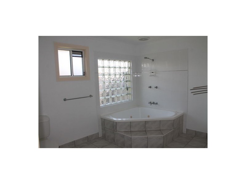 2 Wrasse Court, Andergrove QLD 4740