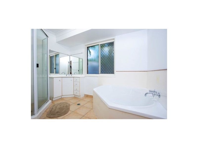 12 Alison Street, Slade Point QLD 4740