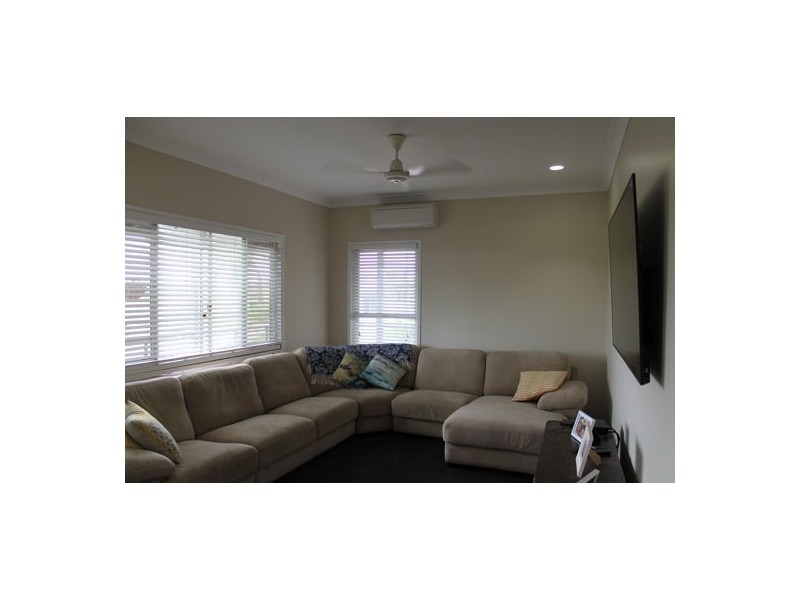 15 Woodlands Drive, Eimeo QLD 4740