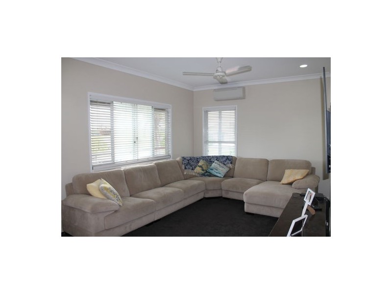 15 Woodlands Drive, Eimeo QLD 4740