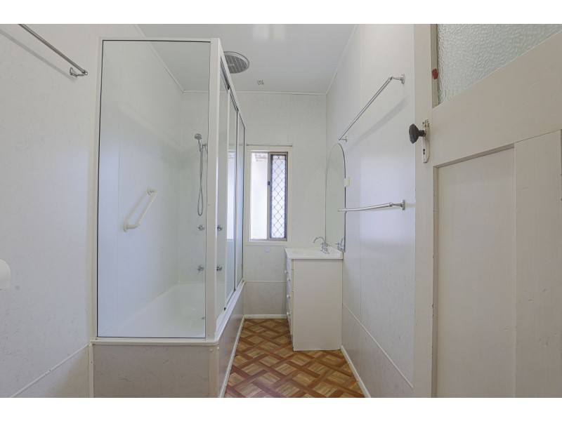 17 Pratt Street, South Mackay QLD 4740