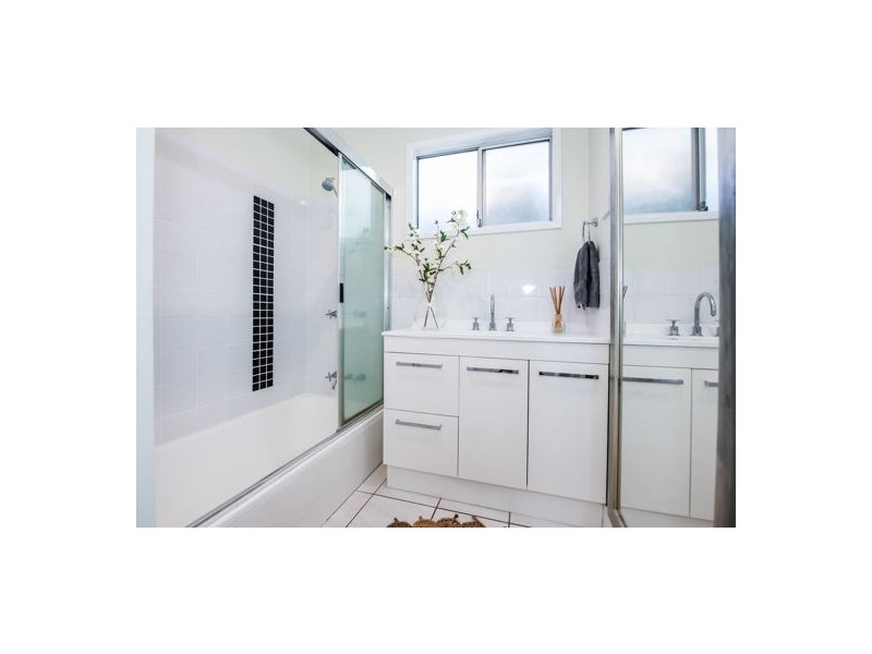 8 Charles Hodge Ave, Mount Pleasant QLD 4740