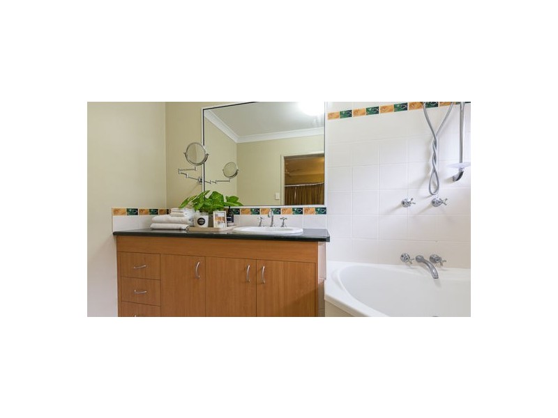 8 Starboard Circuit, Shoal Point QLD 4750