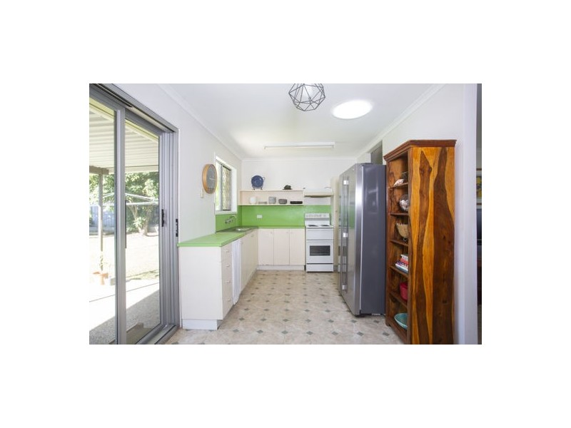 16 Holmes Drive, Beaconsfield QLD 4740