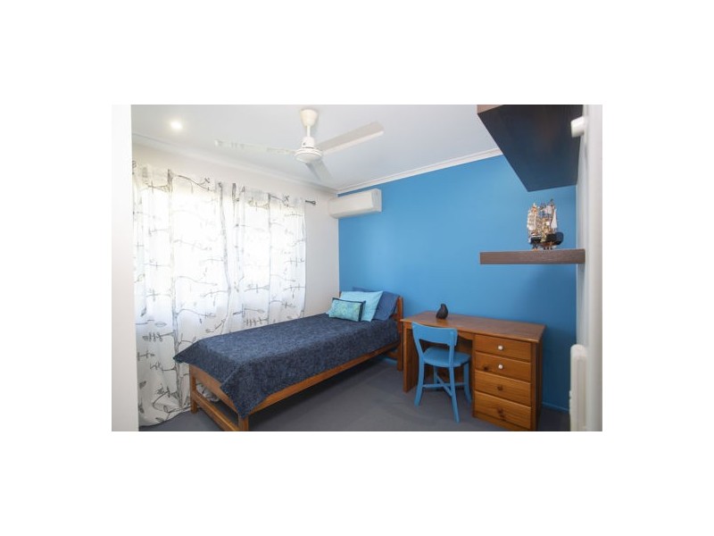 16 Holmes Drive, Beaconsfield QLD 4740