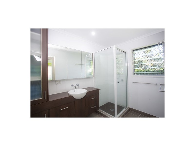 16 Holmes Drive, Beaconsfield QLD 4740