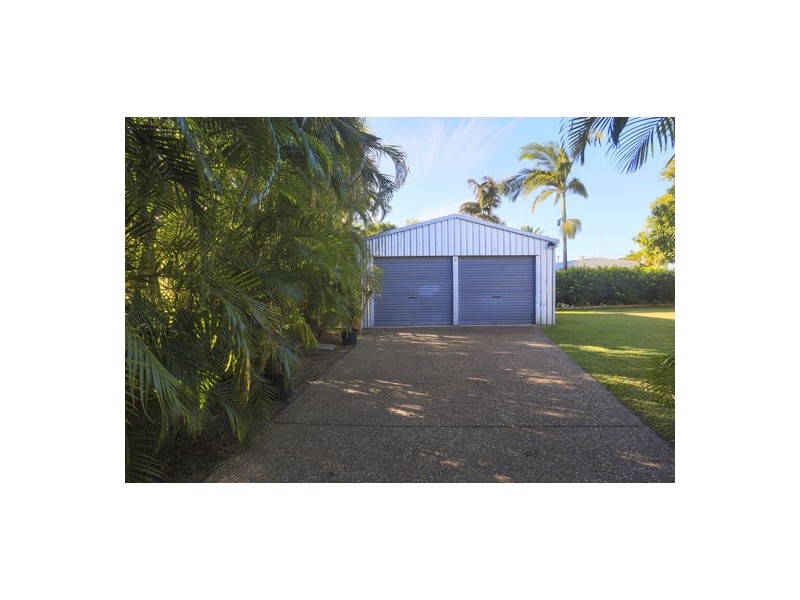 16 Holmes Drive, Beaconsfield QLD 4740