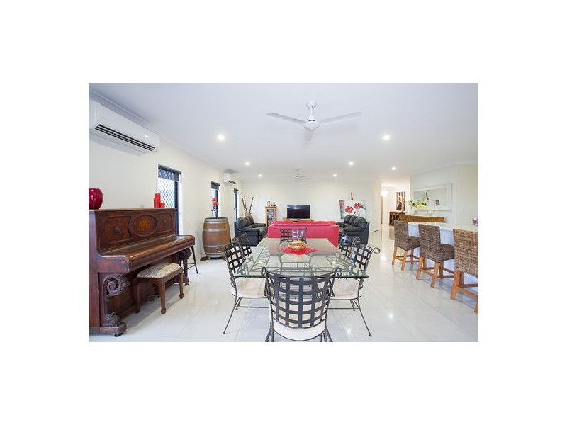 8 Kiber Place, Ooralea QLD 4740