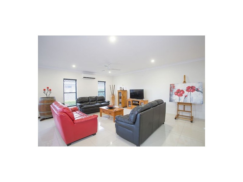 8 Kiber Place, Ooralea QLD 4740