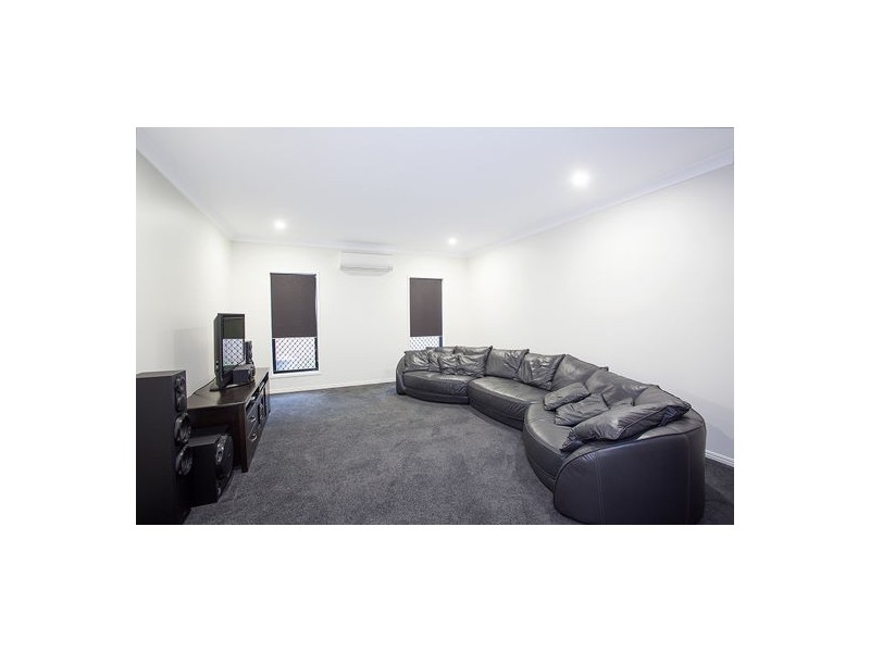8 Kiber Place, Ooralea QLD 4740