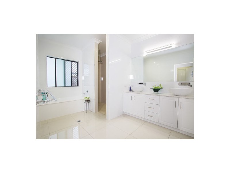8 Kiber Place, Ooralea QLD 4740