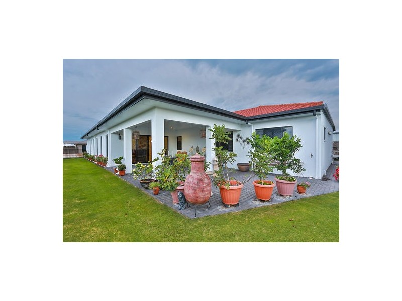 8 Kiber Place, Ooralea QLD 4740
