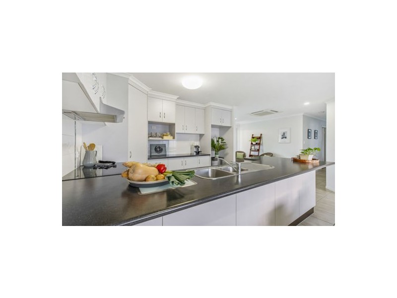 8 Rafter Court, Rural View QLD 4740