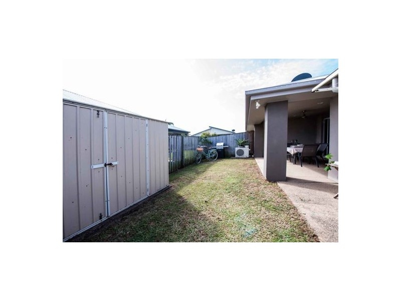 1/1 Hyams Way, Blacks Beach QLD 4740