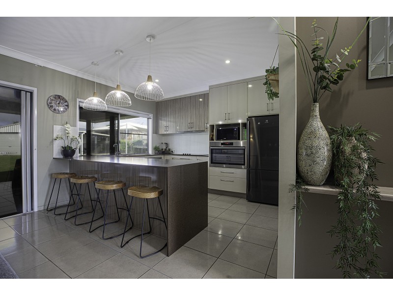 23 Lockyer Court, Rural View QLD 4740