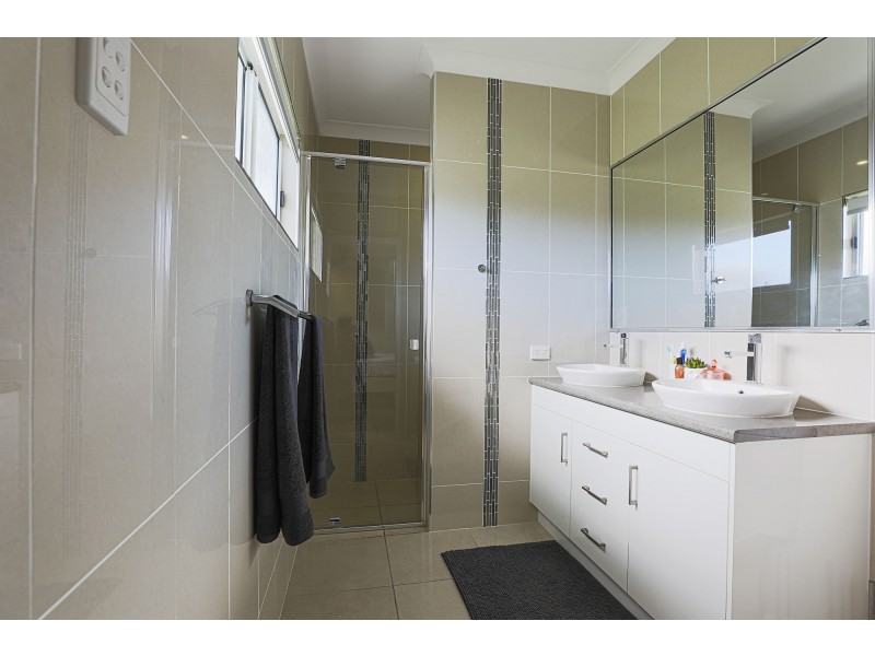 23 Lockyer Court, Rural View QLD 4740