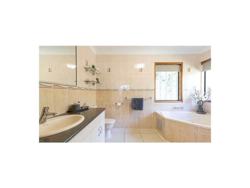 17 Romaine Court, Glenella QLD 4740