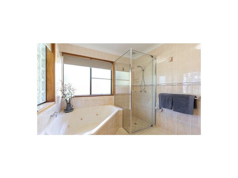 17 Romaine Court, Glenella QLD 4740