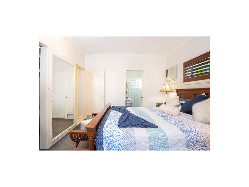 8 Maurene Court, Glenella QLD 4740