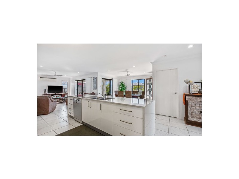 2 Kingslea Court, Ooralea QLD 4740