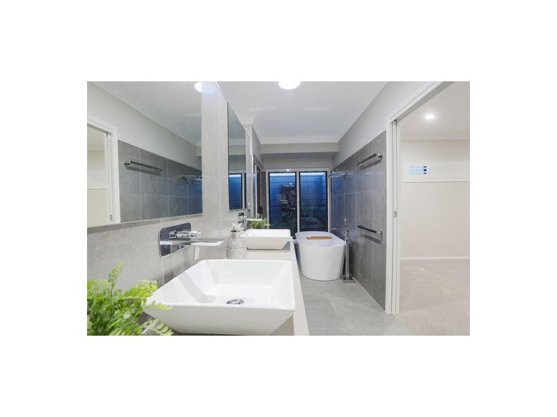 16 Glenoak Avenue, Richmond QLD 4740