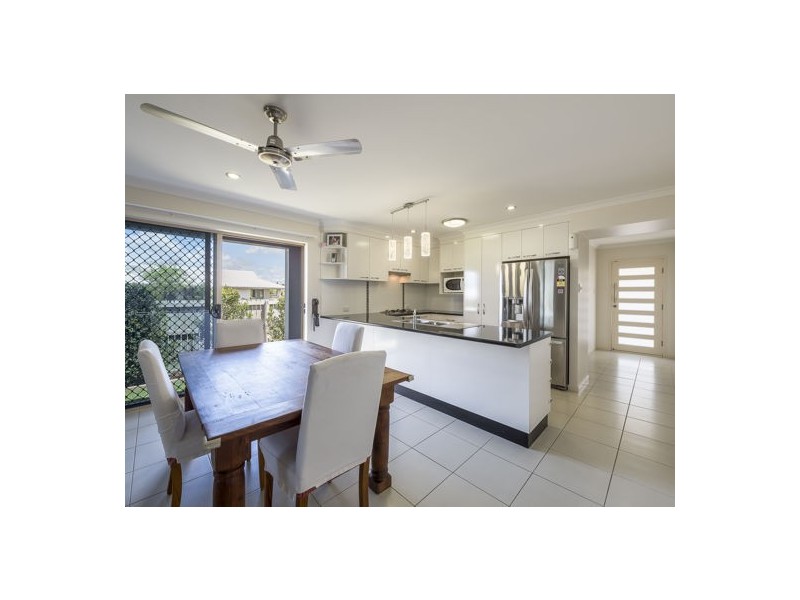 34 Montgomery Street, Rural View QLD 4740