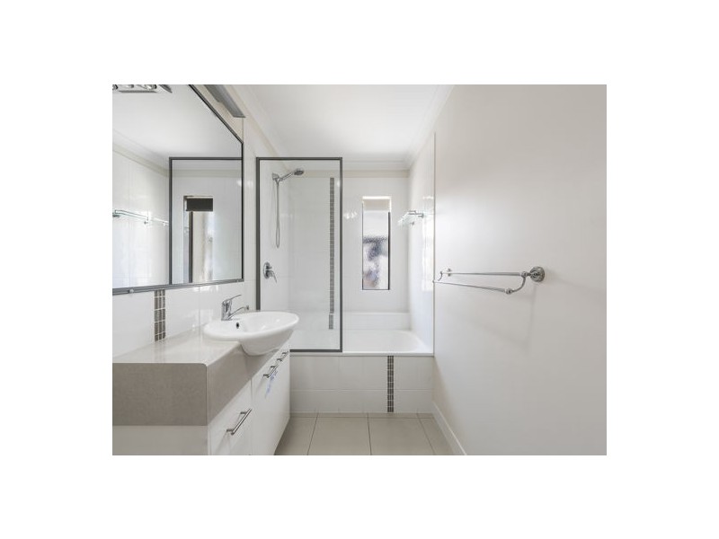 34 Montgomery Street, Rural View QLD 4740