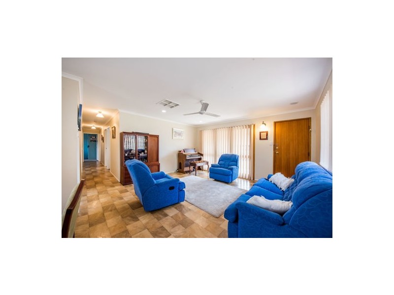12 Grevillea Drive, Glenella QLD 4740