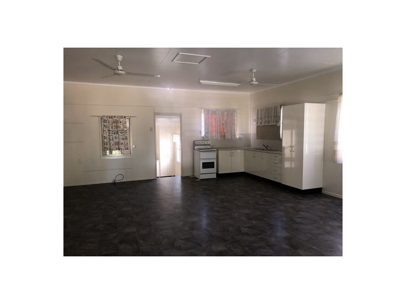 4 McEwens Beach Esplanade, Mcewens Beach QLD 4740