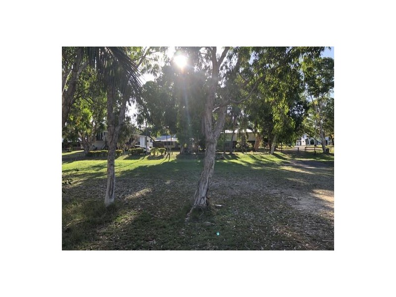 4 McEwens Beach Esplanade, Mcewens Beach QLD 4740