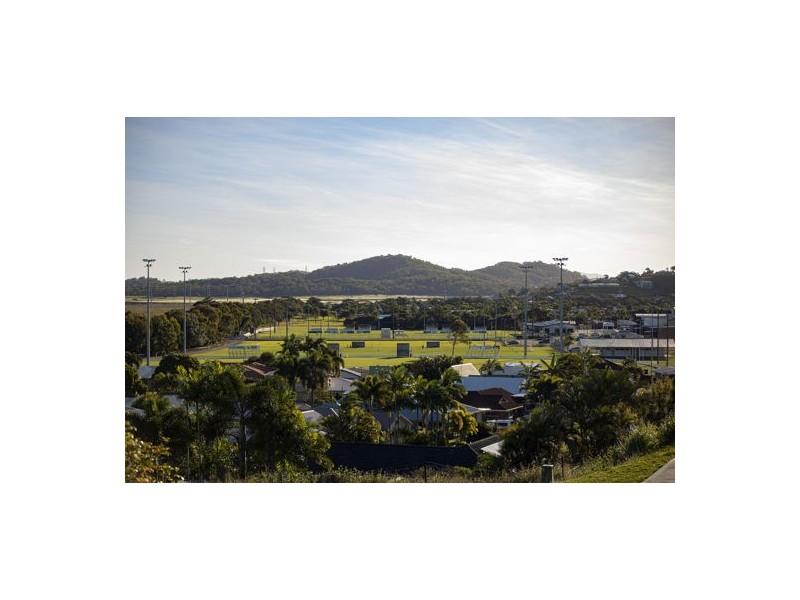 10 Stephanie Court, Glenella QLD 4740